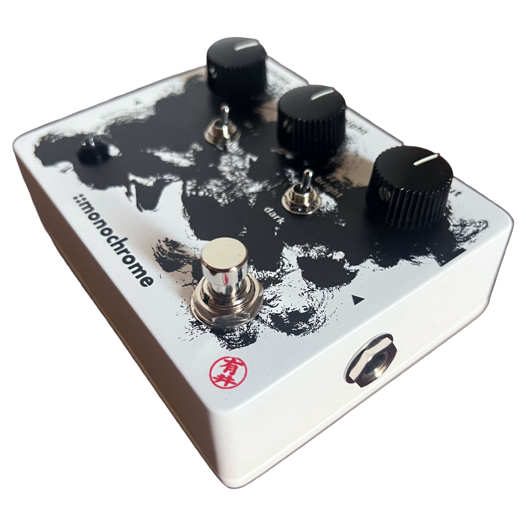 hand-built analogue distortion pedals. fuzz, drive, and experimental effects. minimal design, built in the alps.